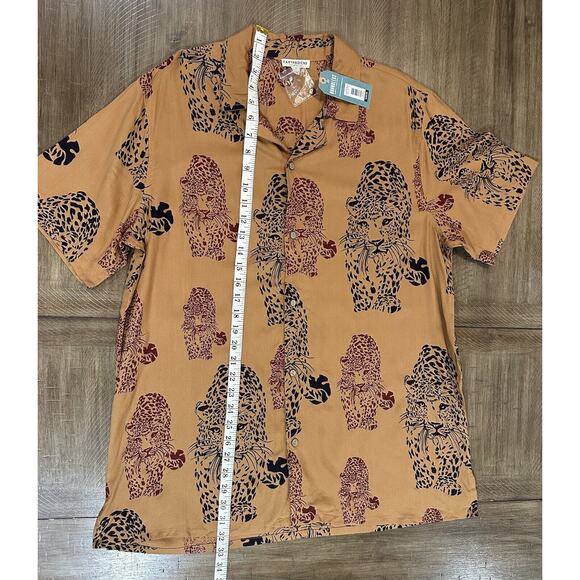 Earthbound Trading Co Short Sleeve Button Down Brown Leopard Shirt Size Large - Picture 10 of 12